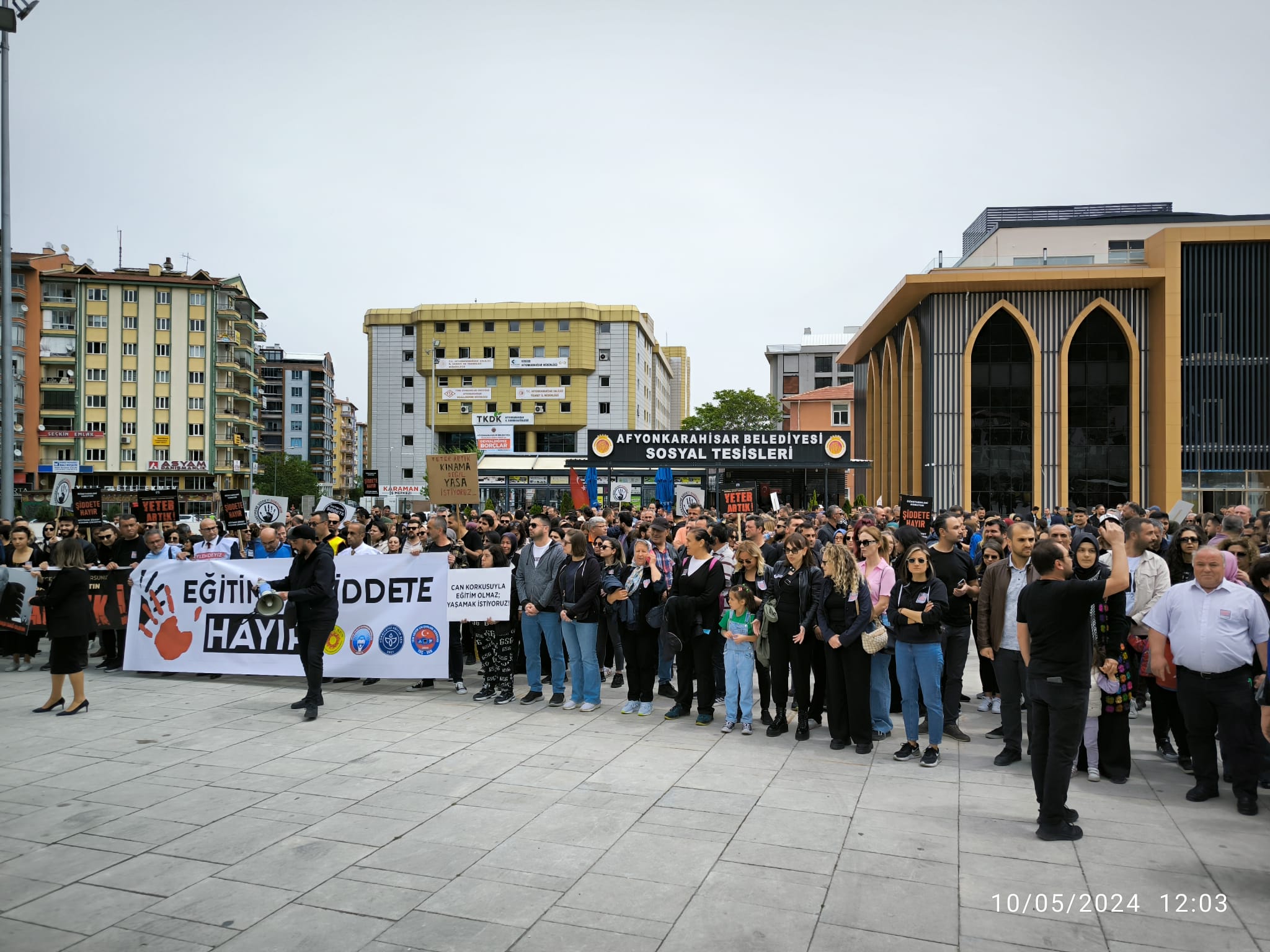 Öğretmenlerin Haykırışı: Şiddete Son!